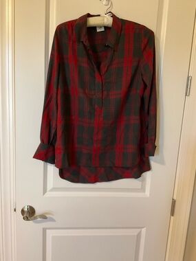 Cabi women’s plaid red & grey Blouse